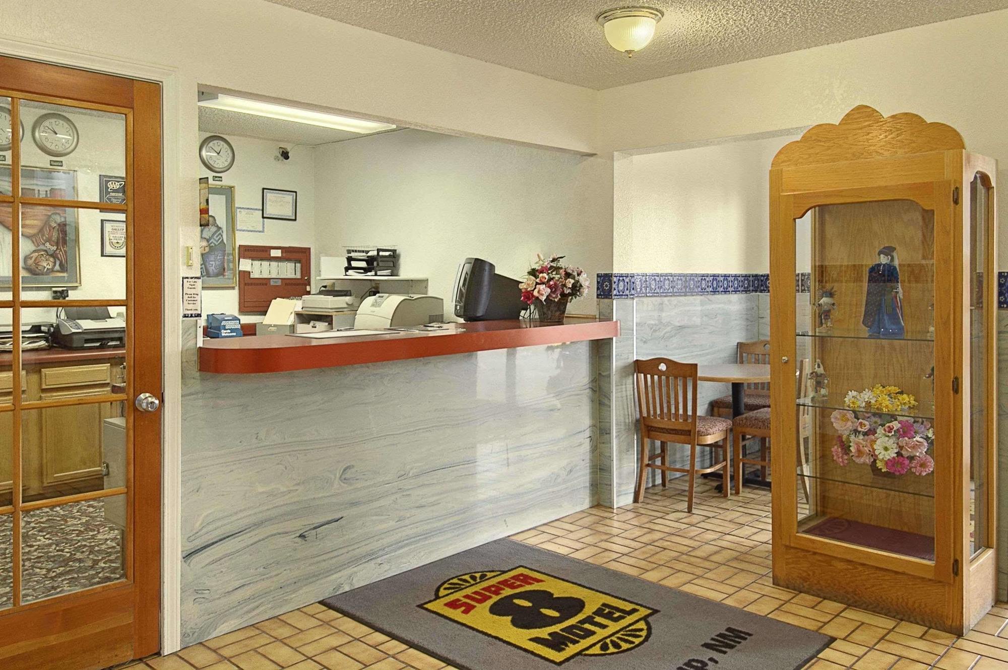 Super 8 By Wyndham Gallup Interior foto